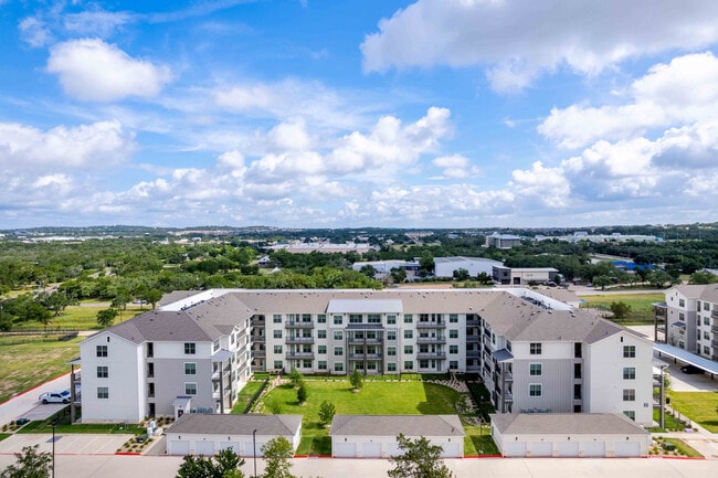 Building Photo - Local Dripping Springs