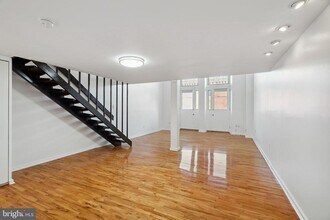 Building Photo - 915 Bainbridge St