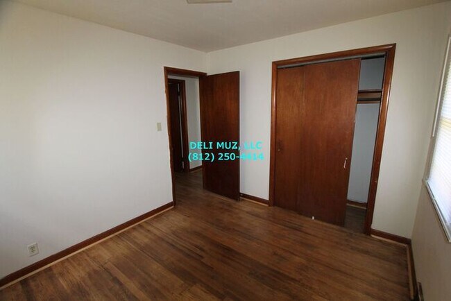 Foto del edificio - Amazing 3 Bedroom, 1 Bath w/ 2-car Garage,...