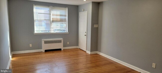 Building Photo - 307 E Clarkson Ave