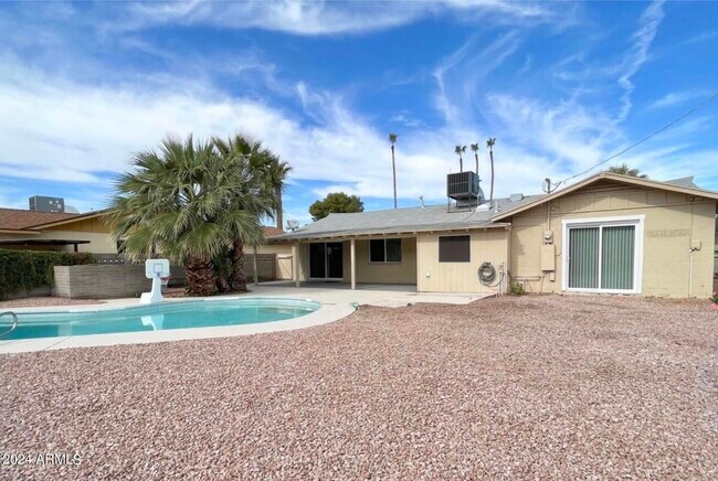 Foto del edificio - 8449 E Crestwood Way