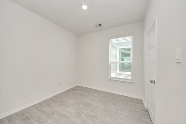 Building Photo - 17310 Rock Willow Ln