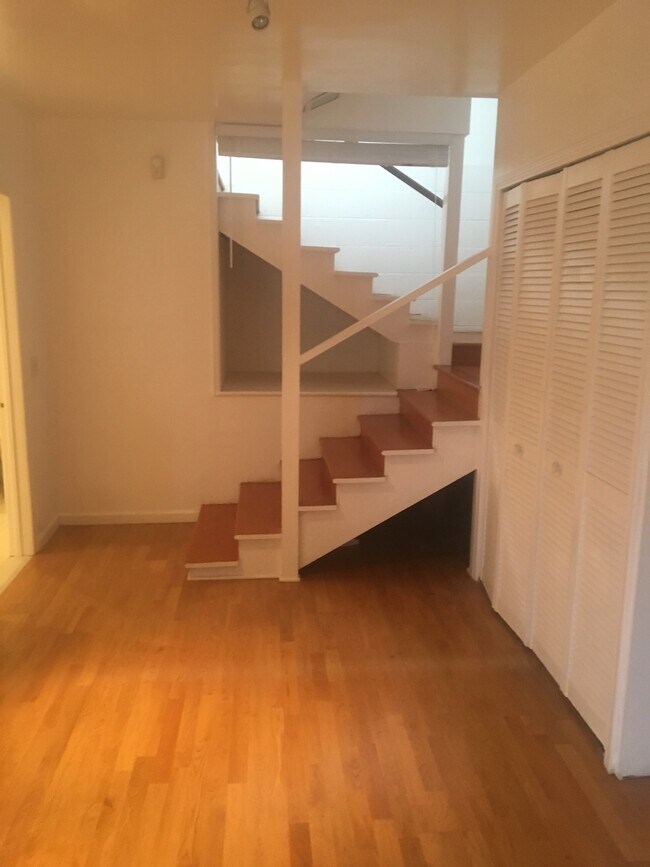 Stairwell - 211 6th St
