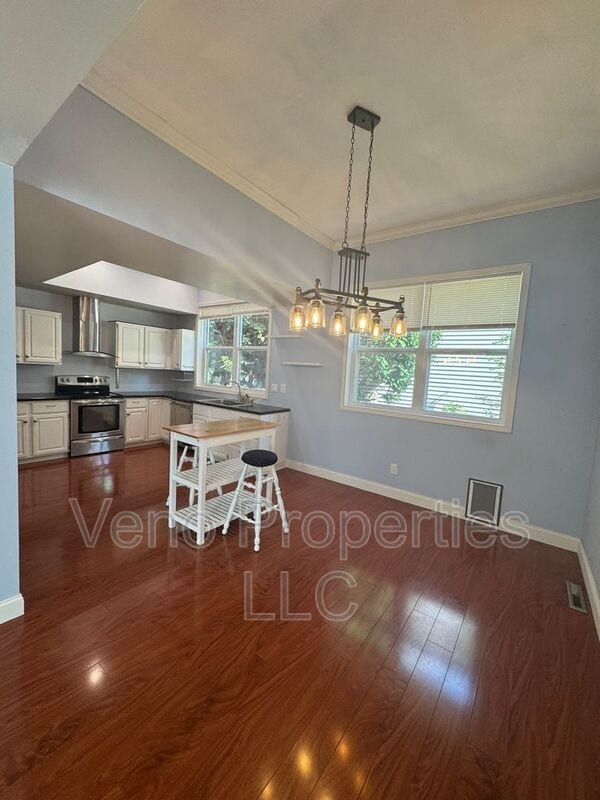 Building Photo - 21 Skylark Dr