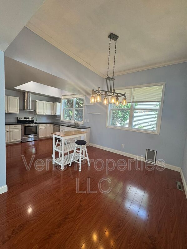 Foto del edificio - 21 Skylark Dr