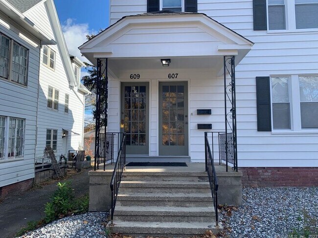 Building Photo - 609 Central Ave