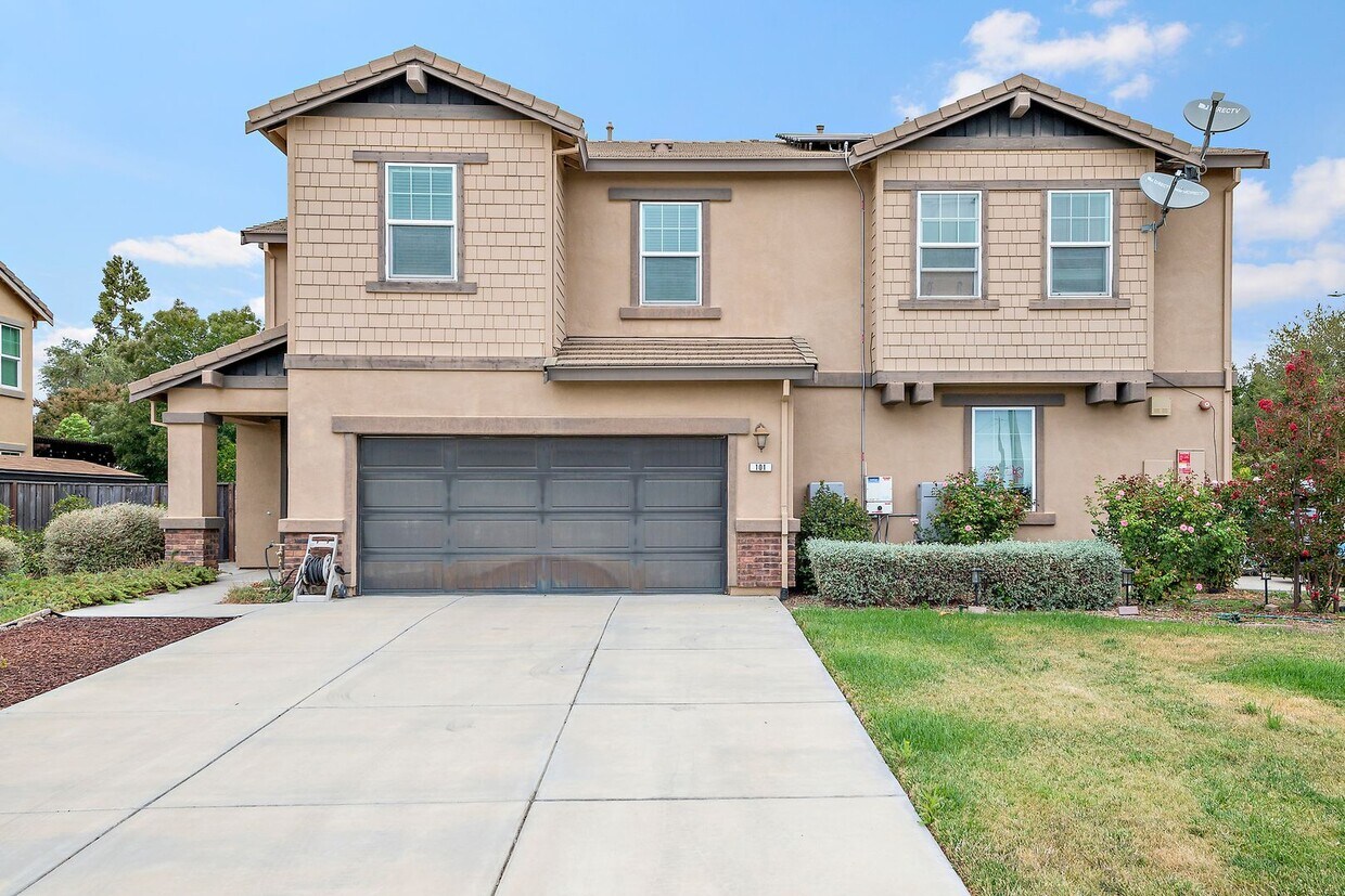Primary Photo - 3 bedroom 2.5 bath Single Family Home