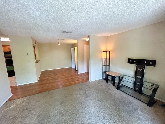 Building Photo - 3705 SW 27th St