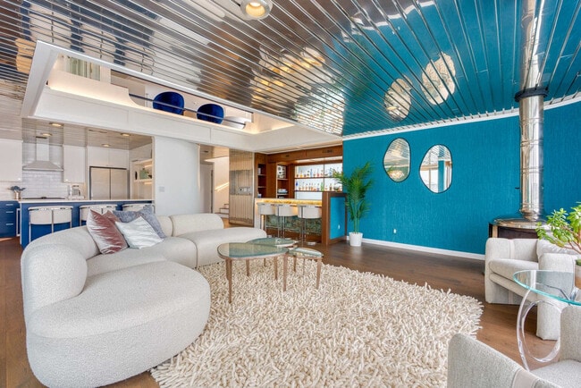 Building Photo - 3307 NE Marine Dr