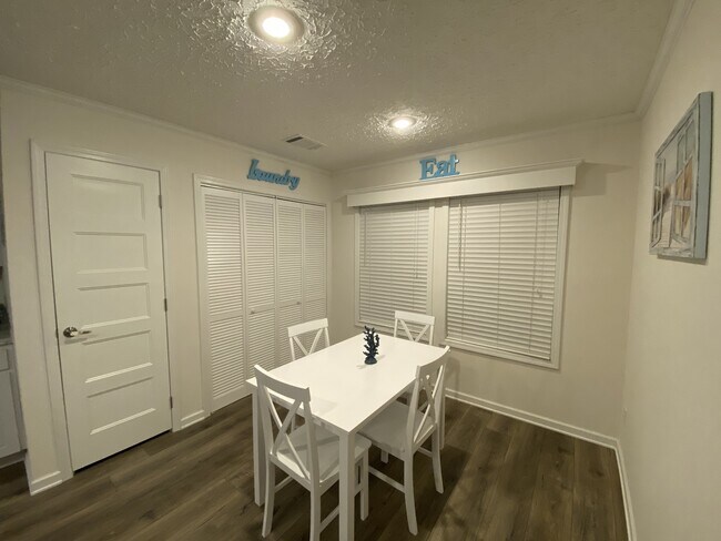 Foto del edificio - 112 Crossways Dr