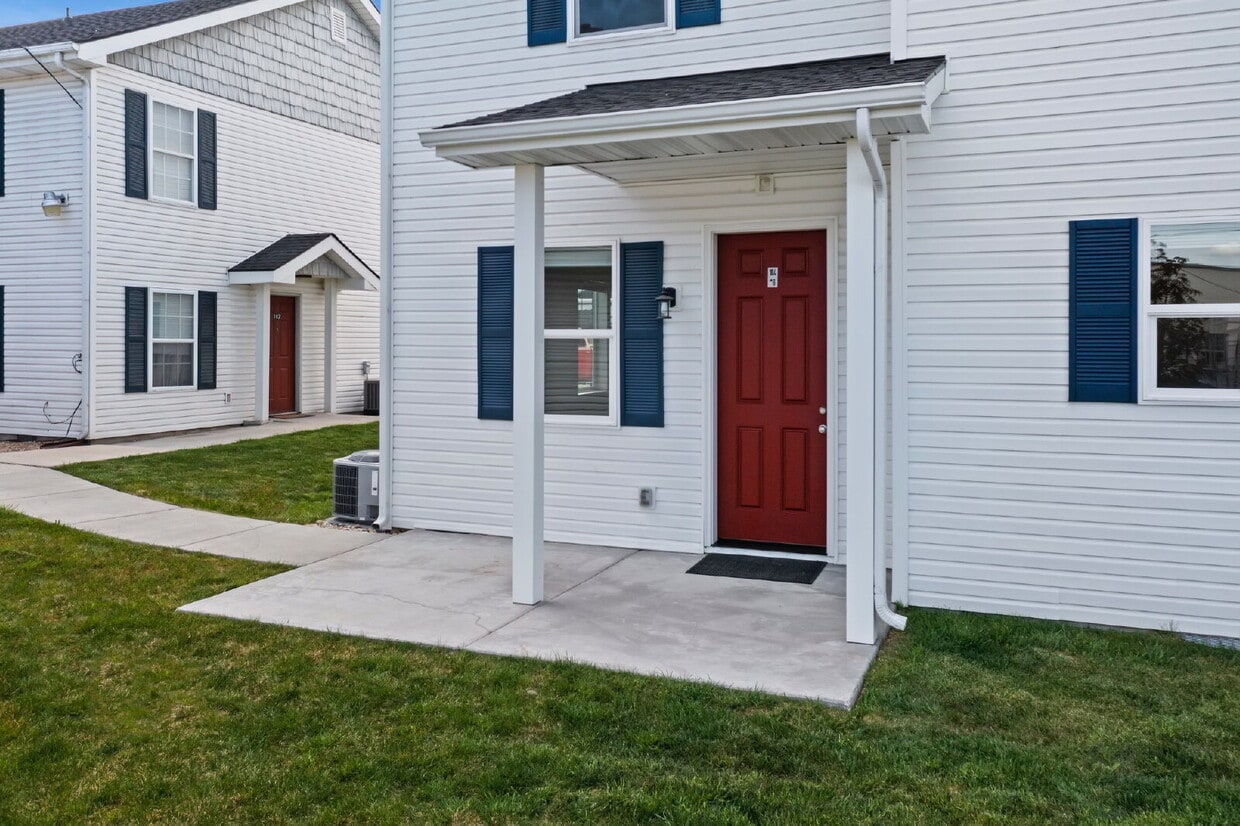Primary Photo - "Discover Comfort & Style: Spacious 3-Bed,...