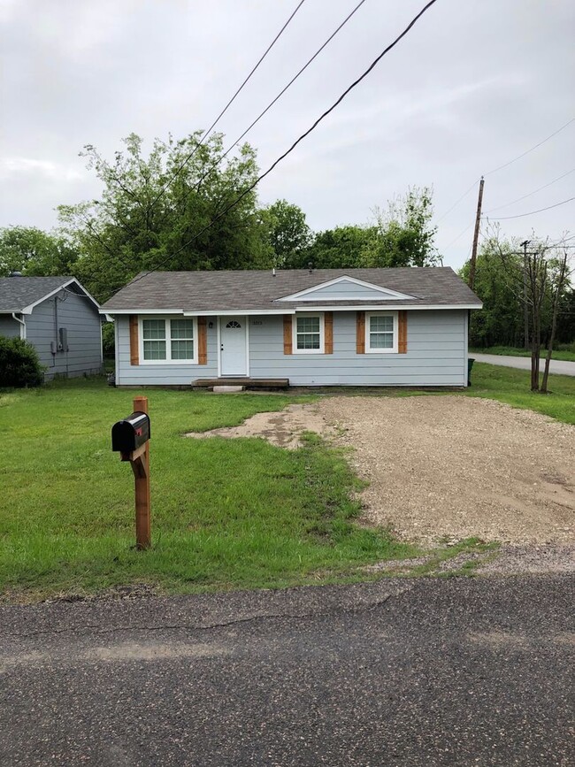 Building Photo - 3313 Maple Ave