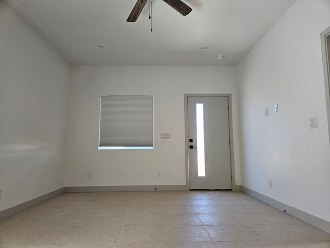 Building Photo - 181 Hacienda Loop
