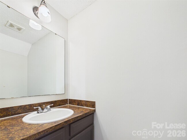Foto del edificio - 6354 Windsor Gate Ln