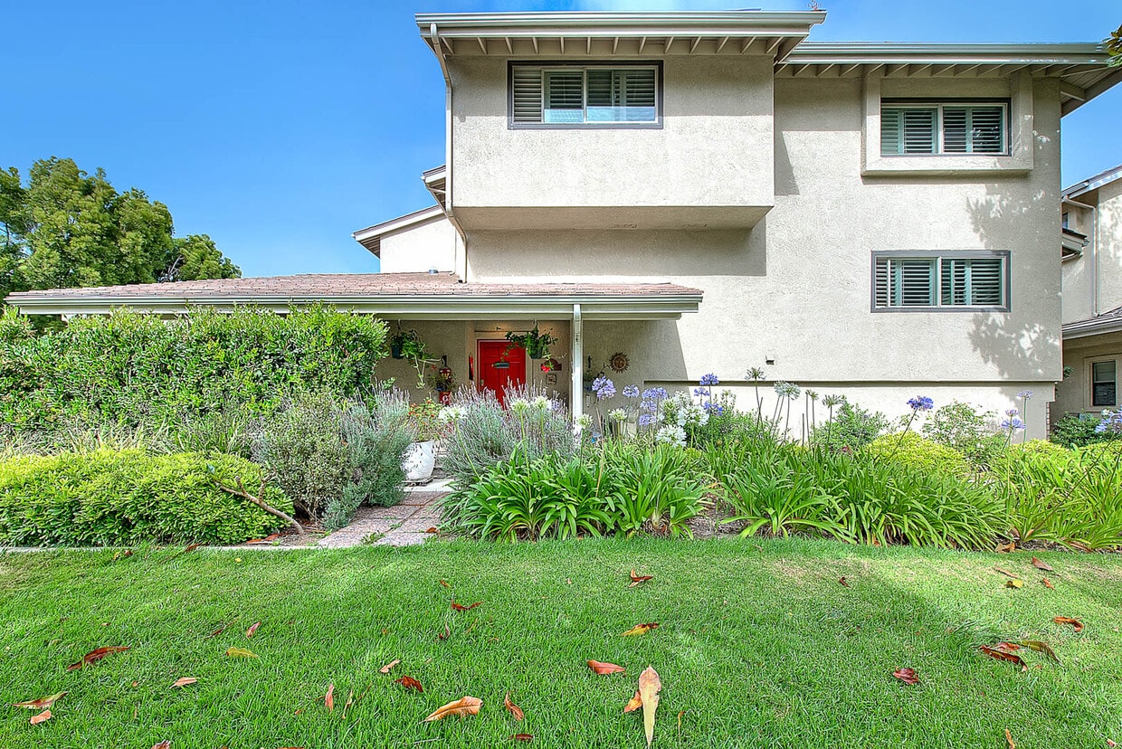 Primary Photo - 19 Laguna Ct