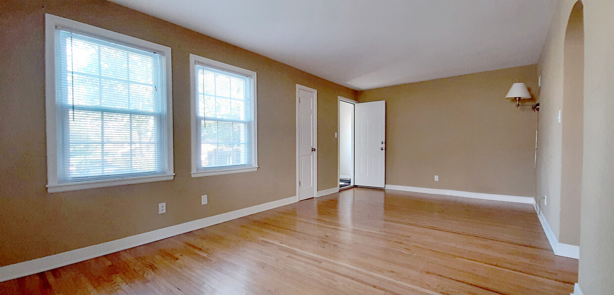 Entry/Livingroom - 1511 7th ave nw