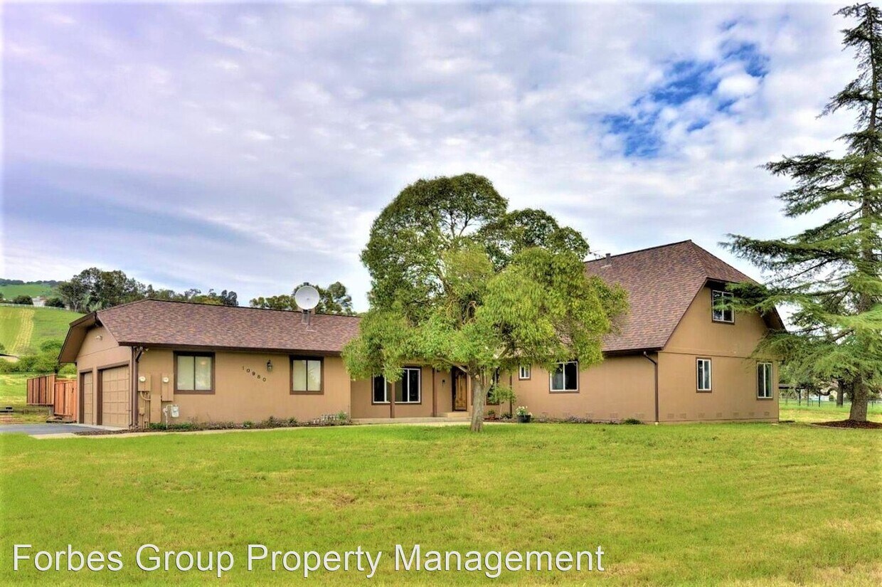 5 br, 3.5 bath House 10980 New Ave. House for Rent in Gilroy, CA