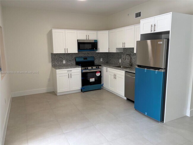 Foto del edificio - 310 E 7th St