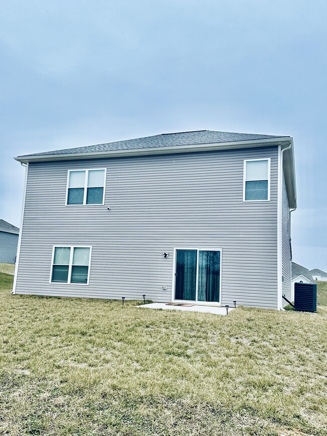 Building Photo - 10010 Roulette Dr