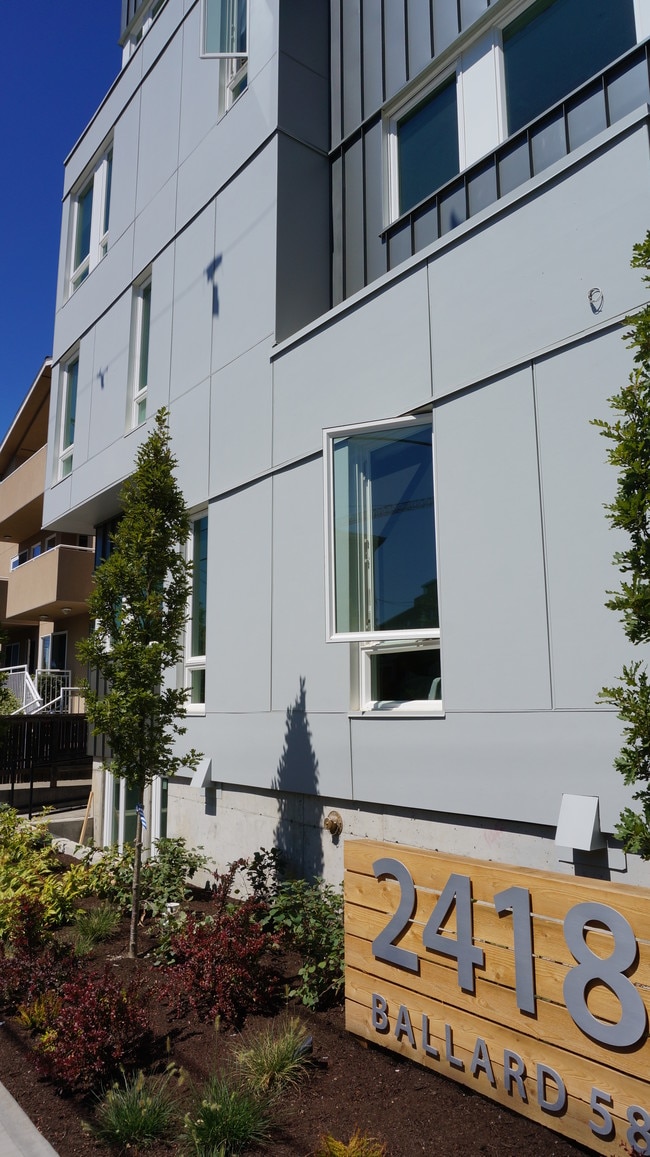 2418 Ballard Apartments Seattle, WA