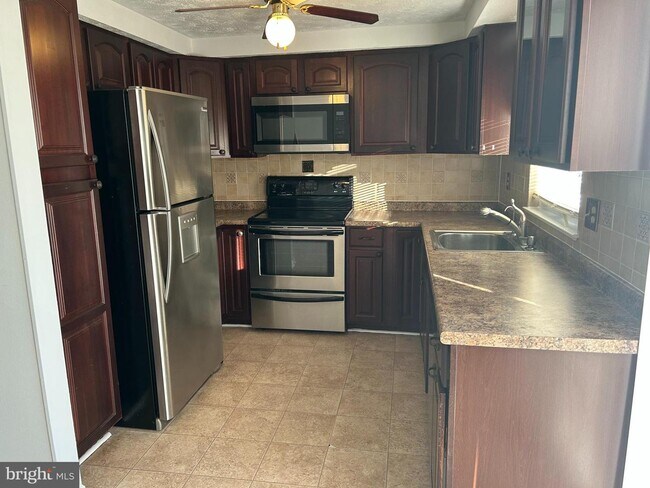 Building Photo - 9415 Granite Hill