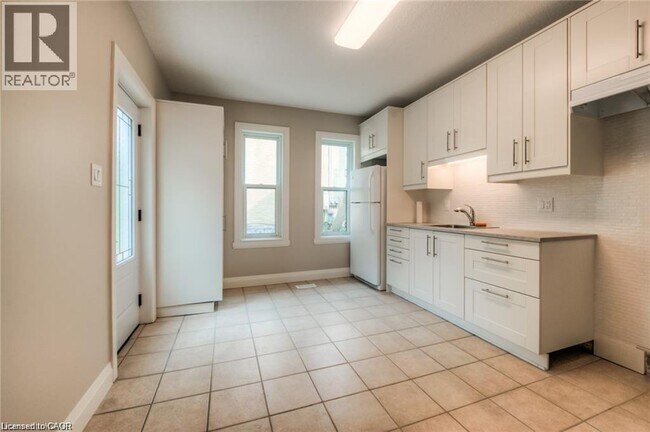 Photo du bâtiment - 58 Cedar St N