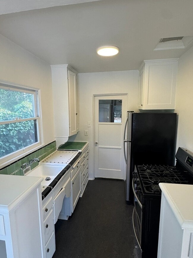 Foto del edificio - 826 Maltman Ave