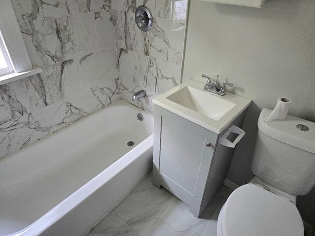 Foto del edificio - 22 Holly St