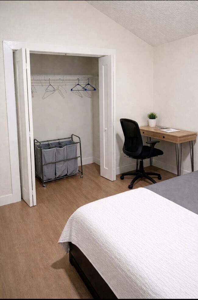 Photo - 801 E Knollwood St House