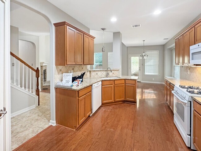 Foto del edificio - Spacious 4 BR/2.5 bath + office in Canyon Springs!