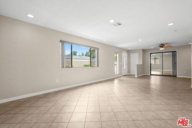 Foto del edificio - 17316 Kingsbury St