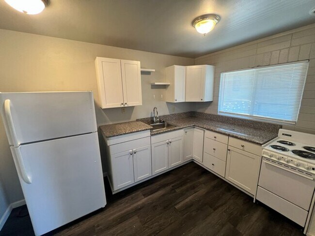 Foto del edificio - One Bedroom Upstairs Reno Apartment