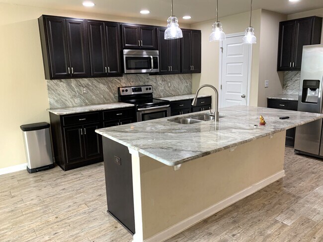 Foto del edificio - 6950 Crimson Ln