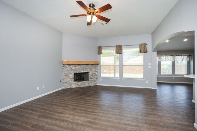 Building Photo - 11110 Fall Point Dr