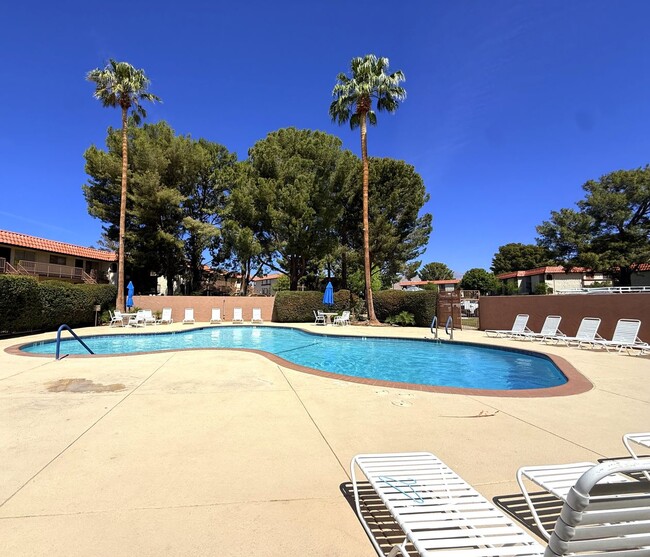 Building Photo - AVAILABLE NOW !! 1 Bedroom 1 Bathroom *Upp...