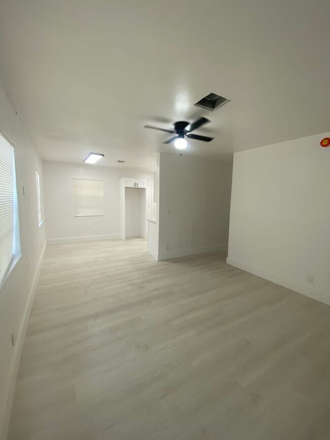 Building Photo - Updated 4/2 house with a private yard! Section 8 welcome!