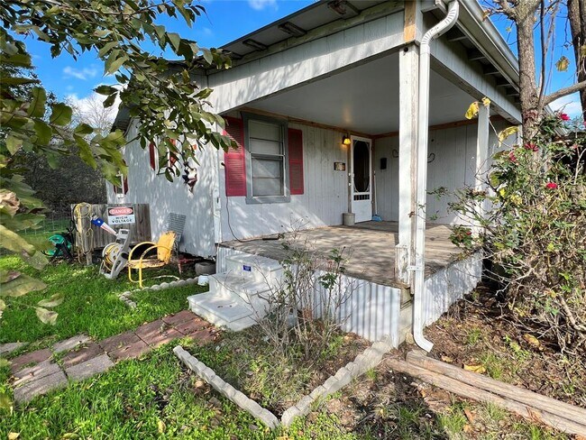 Building Photo - 1621 FM 431