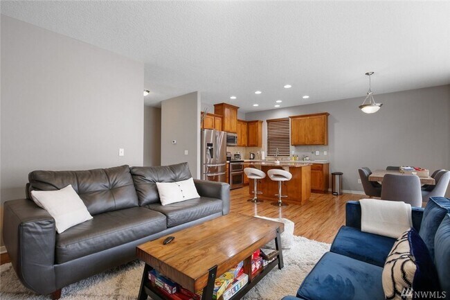 Building Photo - Beautiful 3BD Home Near Vancouver Mall!  Open Floor Plan & Fenced Yard!