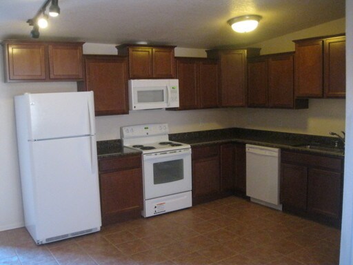 Building Photo - 1580 S Telshor Blvd