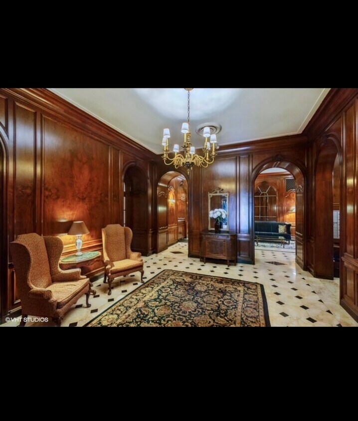 Lobby - 2000 N Lincoln Park W (Chicago, IL)