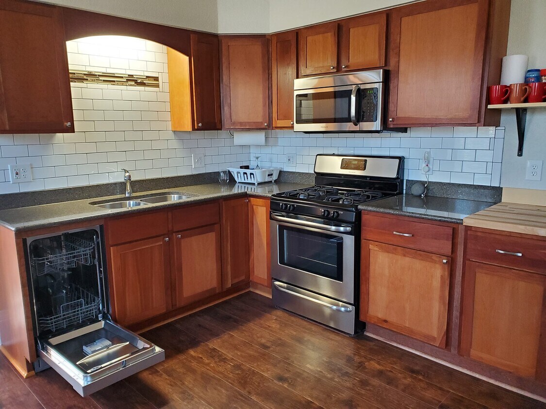 Cherry Wood Cabinets & Stone Counters - 1211 Pine St