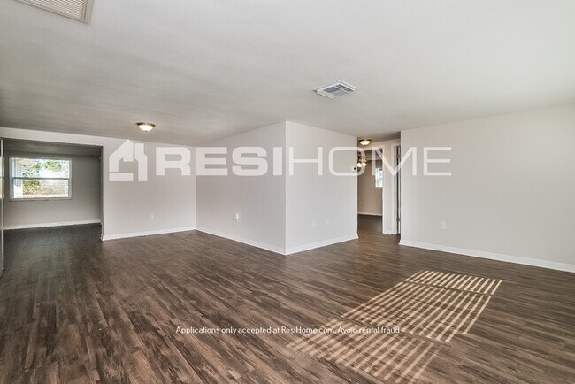 Building Photo - HOME FOR RENT!!