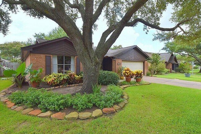 Building Photo - 1126 Western Springs Dr