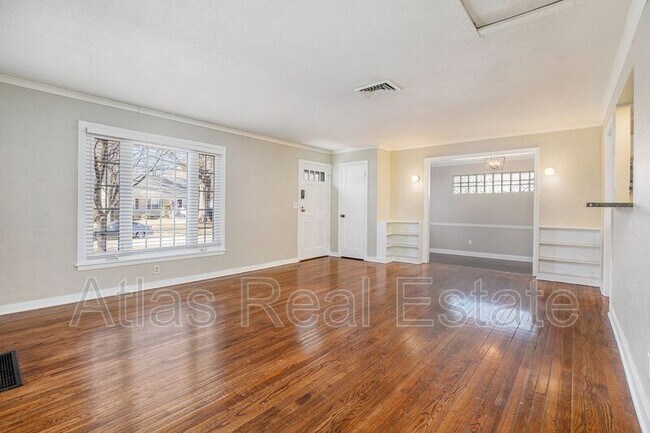 Foto del edificio - 6043 Fontana St