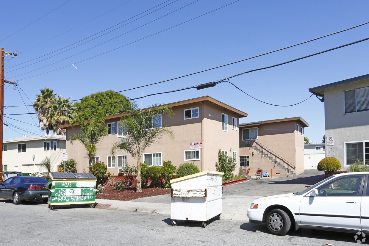 Primary Photo - 2131 Marlboro Ct