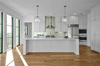 Building Photo - 5270 Town and Country Blvd