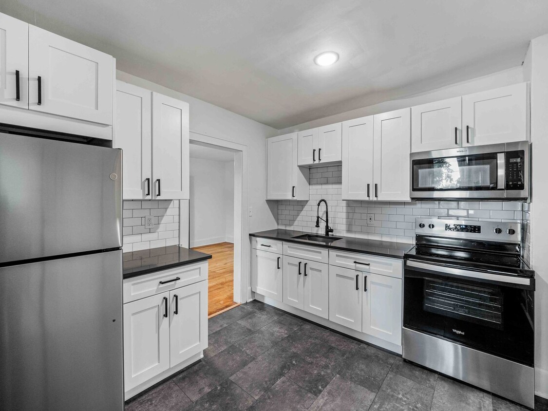 Foto principal - AVAILABLE JULY 1ST!! FULLY RENOVATED 1 BED...