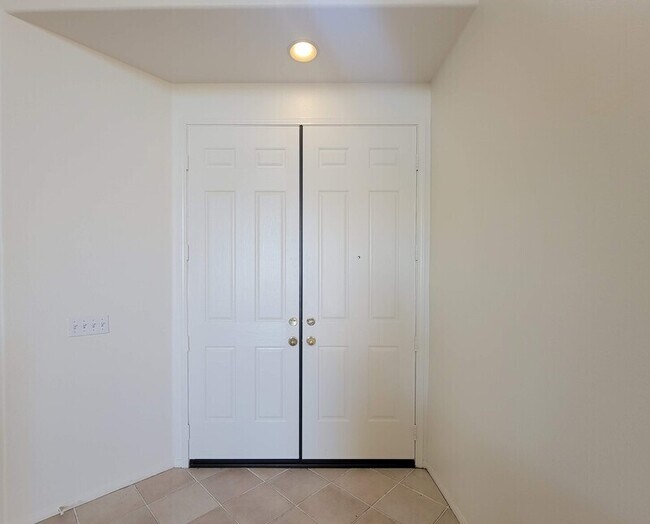Building Photo - 28403 Calex Dr