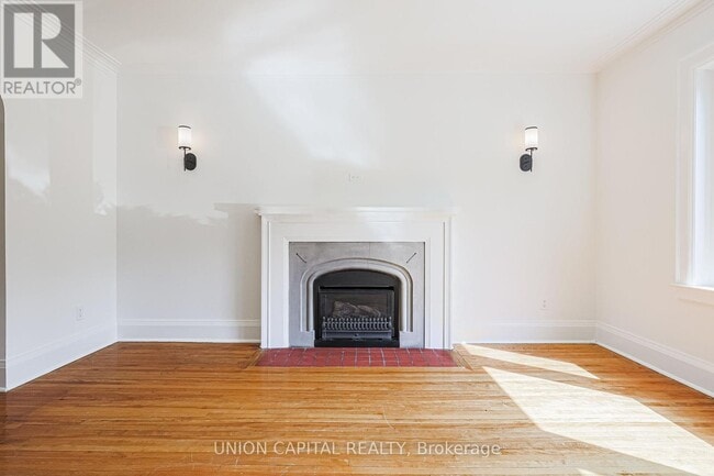 Building Photo - 1064 Royal York Rd