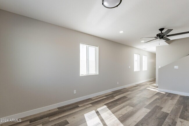 Foto del edificio - 2526 E Broadway Rd